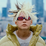 秋山黄色「補助魔法」OP主題歌「Quest」MV公開！期間生産限定盤ジャケットは描き下しアレク