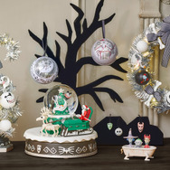 【ディズニーストア】『ティム・バートン ナイトメアー・ビフォア・クリスマス』モチーフのクリスマスアイテム登場（C）Disney