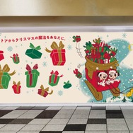 【ディズニーストア】一部店舗でクリスマステーマの店内装飾を実施（C）Disney