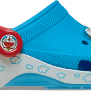 crocs「キッズ ドラえもん クラシック クロッグ」（C）1970-2025 Fujiko Pro
