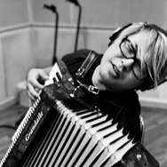 【音楽家（監修・演奏）】伊賀拓郎