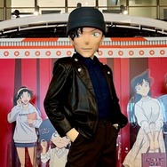「名探偵コナンランド 全国ツアー2025」三井アウトレットパーク 滋賀竜王会場　」撮影会イメージ　赤井秀一（C）青山剛昌／小学館（C）青山剛昌／小学館・読売テレビ・TMS 1996