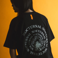 Nocturnal 笑ゥせぇるすまん Hypnotic Tee（Black）