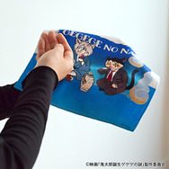 映画『鬼太郎誕生 ゲゲゲの謎』×石黒亜矢子コラボグッズ「ハンドタオル（鬼太郎の父と水木）」使用イメージ（C）映画「鬼太郎誕生ゲゲゲの謎」製作委員会