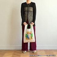 映画『鬼太郎誕生 ゲゲゲの謎』×石黒亜矢子コラボグッズ「エコバッグ（鬼太郎の父と鬼太郎の母）」使用イメージ（C）映画「鬼太郎誕生ゲゲゲの謎」製作委員会