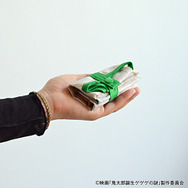 映画『鬼太郎誕生 ゲゲゲの謎』×石黒亜矢子コラボグッズ「エコバッグ（鬼太郎の父と鬼太郎の母）」使用イメージ（C）映画「鬼太郎誕生ゲゲゲの謎」製作委員会