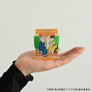 映画『鬼太郎誕生 ゲゲゲの謎』×石黒亜矢子コラボグッズ「アクリルスタンド（鬼太郎の父と鬼太郎の母）」使用イメージ（C）映画「鬼太郎誕生ゲゲゲの謎」製作委員会