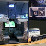 寝台客車24系25型内装模型（トミーテック）。2013年春発売予定