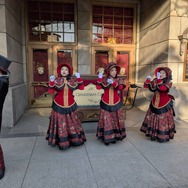 「クリスマスキャロラーズ」※11月10日撮影