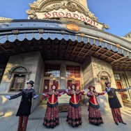 「クリスマスキャロラーズ」※11月10日撮影