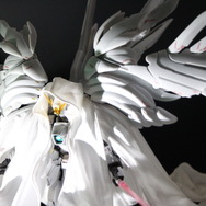 「GUNDAM FIX FIGURATION METAL COMPOSITE ウイングガンダムゼロ クロークドカスタム」実物写真