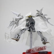 「GUNDAM FIX FIGURATION METAL COMPOSITE ウイングガンダムゼロ クロークドカスタム」実物写真