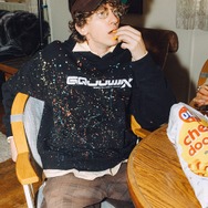 GQuuuuuuX TITLE LOGO HOODIE