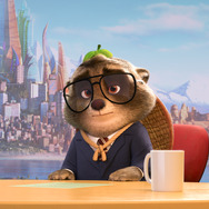 『ズートピア』マイケル・狸山（声：芋洗坂係長）（C）2025 Disney. All rights reserved