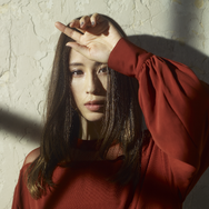 Uru　J-POP界の珠玉の名曲「エイリアンズ」のカバーで聴かせるヴォーカル力！リリックビデオを公開