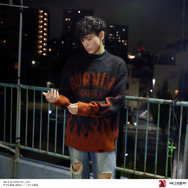 AIR TWOKYO『ゴジラVSデストロイア』グッズコレクション「バーニングゴジラ セーター」着用イメージ　TM ＆（C）TOHO CO.,LTD.