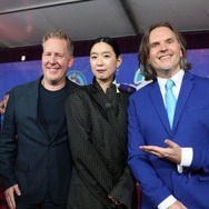 映画『ズートピア2』ワールドプレミア 左から：ジャレド・ブッシュ、江口のりこ、バイロン・ハワード（C）2025 Getty Images／Getty Images for Disney