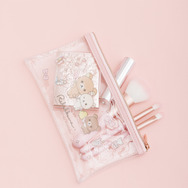 サンエックス「Makeup Rilakkuma メイクブラシセット」使用イメージ（C）2025 SAN-X CO., LTD. ALL RIGHTS RESERVED.