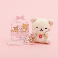 サンエックス「Makeup Rilakkuma アクリルマルチスタンド」使用イメージ（C）2025 SAN-X CO., LTD. ALL RIGHTS RESERVED.