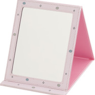サンエックス「Makeup Rilakkuma 折りたたみミラー」使用イメージ（C）2025 SAN-X CO., LTD. ALL RIGHTS RESERVED.
