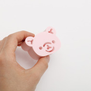 サンエックス「Makeup Rilakkuma メイクスポンジ」使用イメージ（C）2025 SAN-X CO., LTD. ALL RIGHTS RESERVED.