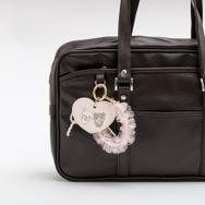 サンエックス「Makeup Rilakkuma リボンチャーム」使用イメージ（C）2025 SAN-X CO., LTD. ALL RIGHTS RESERVED.