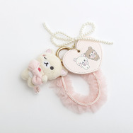 サンエックス「Makeup Rilakkuma リボンチャーム」使用イメージ（C）2025 SAN-X CO., LTD. ALL RIGHTS RESERVED.