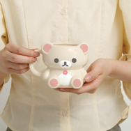 サンエックス「Makeup Rilakkuma マグカップ」使用イメージ（C）2025 SAN-X CO., LTD. ALL RIGHTS RESERVED.