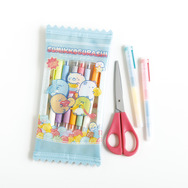 すみっコぐらし「グミグミパーティー」フラットペンポーチ（C）2025 SAN-X CO., LTD. ALL RIGHTS RESERVED.