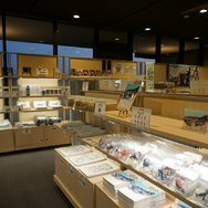 「『ゆるキャン△』10周年記念展 ＼キャンプの思い出 集めちった／」