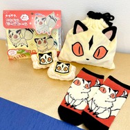 ふわふわ巾着、アクリルビーズシール、洗顔リストバンド2P、アンクルソックス／各390円（税込429円）