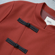 TVアニメ『らんま1/2』× earth music＆ecology Japan Label「チャイナシャツジャケット」ボルドー（C）高橋留美子・小学館/「らんま1/2」製作委員会