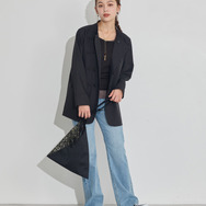 TVアニメ『らんま1/2』× earth music＆ecology Japan Label「チャイナシャツジャケット」ブラック　着用イメージ（C）高橋留美子・小学館/「らんま1/2」製作委員会