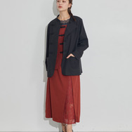 TVアニメ『らんま1/2』× earth music＆ecology Japan Label「チャイナシャツジャケット」ブラック　着用イメージ（C）高橋留美子・小学館/「らんま1/2」製作委員会