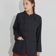 TVアニメ『らんま1/2』× earth music＆ecology Japan Label「チャイナシャツジャケット」ブラック　着用イメージ（C）高橋留美子・小学館/「らんま1/2」製作委員会