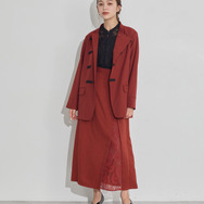 TVアニメ『らんま1/2』× earth music＆ecology Japan Label「チャイナシャツジャケット」ボルドー　着用イメージ（C）高橋留美子・小学館/「らんま1/2」製作委員会