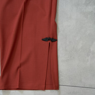 TVアニメ『らんま1/2』× earth music＆ecology Japan Label「チャイナパンツ」ボルドー（C）高橋留美子・小学館/「らんま1/2」製作委員会