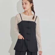 TVアニメ『らんま1/2』× earth music＆ecology Japan Label「チャイナビスチェ」ブラック　着用イメージ（C）高橋留美子・小学館/「らんま1/2」製作委員会