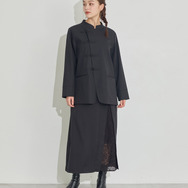 TVアニメ『らんま1/2』× earth music＆ecology Japan Label「チャイナスカート」ブラック　着用イメージ（C）高橋留美子・小学館/「らんま1/2」製作委員会