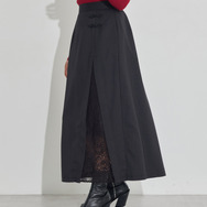 TVアニメ『らんま1/2』× earth music＆ecology Japan Label「チャイナスカート」ブラック　着用イメージ（C）高橋留美子・小学館/「らんま1/2」製作委員会