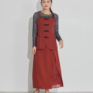 TVアニメ『らんま1/2』× earth music＆ecology Japan Label「チャイナスカート」ボルドー　着用イメージ（C）高橋留美子・小学館/「らんま1/2」製作委員会