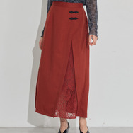 TVアニメ『らんま1/2』× earth music＆ecology Japan Label「チャイナスカート」ボルドー　着用イメージ（C）高橋留美子・小学館/「らんま1/2」製作委員会