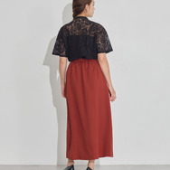 TVアニメ『らんま1/2』× earth music＆ecology Japan Label「チャイナスカート」ボルドー　着用イメージ（C）高橋留美子・小学館/「らんま1/2」製作委員会