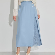 TVアニメ『らんま1/2』× earth music＆ecology Japan Label「チャイナスカート」ライトブルー　着用イメージ（C）高橋留美子・小学館/「らんま1/2」製作委員会