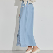 TVアニメ『らんま1/2』× earth music＆ecology Japan Label「チャイナスカート」ライトブルー　着用イメージ（C）高橋留美子・小学館/「らんま1/2」製作委員会