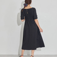 TVアニメ『らんま1/2』× earth music＆ecology Japan Label「チャイナワンピース」ブラック　着用イメージ（C）高橋留美子・小学館/「らんま1/2」製作委員会