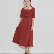 TVアニメ『らんま1/2』× earth music＆ecology Japan Label「チャイナワンピース」ボルドー　着用イメージ（C）高橋留美子・小学館/「らんま1/2」製作委員会