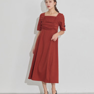 TVアニメ『らんま1/2』× earth music＆ecology Japan Label「チャイナワンピース」ボルドー　着用イメージ（C）高橋留美子・小学館/「らんま1/2」製作委員会