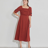 TVアニメ『らんま1/2』× earth music＆ecology Japan Label「チャイナワンピース」ボルドー　着用イメージ（C）高橋留美子・小学館/「らんま1/2」製作委員会