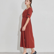 TVアニメ『らんま1/2』× earth music＆ecology Japan Label「チャイナワンピース」ボルドー　着用イメージ（C）高橋留美子・小学館/「らんま1/2」製作委員会